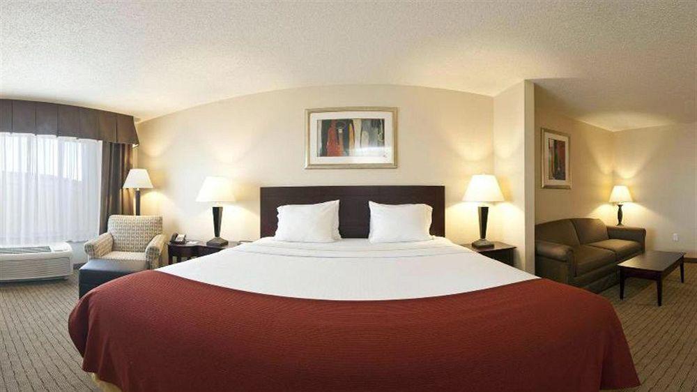 Holiday Inn Express Hotel & Suites Minot South By Ihg Exterior foto